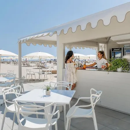 فندق Residenza Parco Fellini