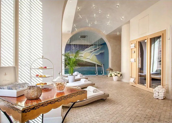 Отель Residenza Parco Fellini