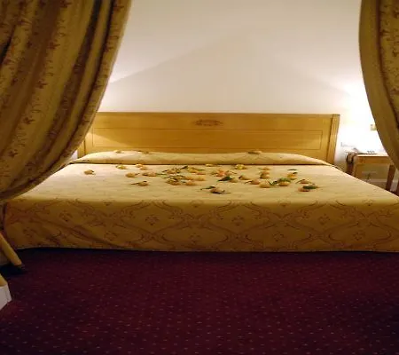 Hotel Residenza Parco Fellini 4*