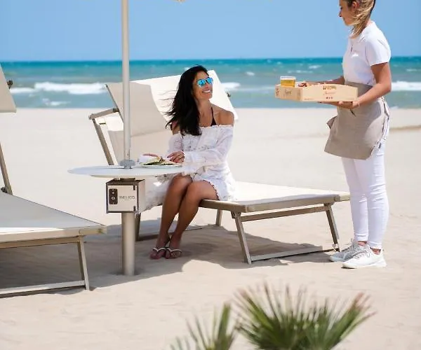 Hotel Residenza Parco Fellini 4*