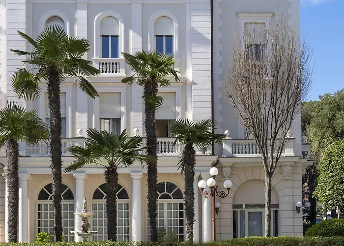 Hotel Residenza Parco Fellini 4*