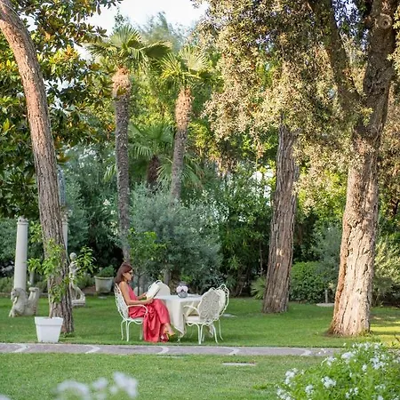 Отель Residenza Parco Fellini 4*