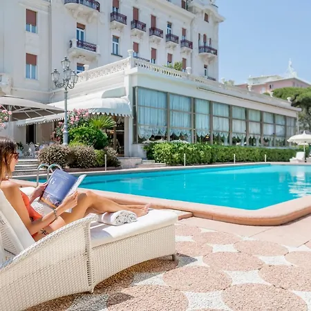 Residenza Parco Fellini Отель