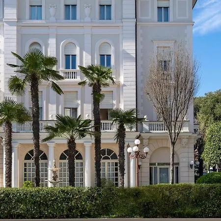 Residenza Parco Fellini Отель