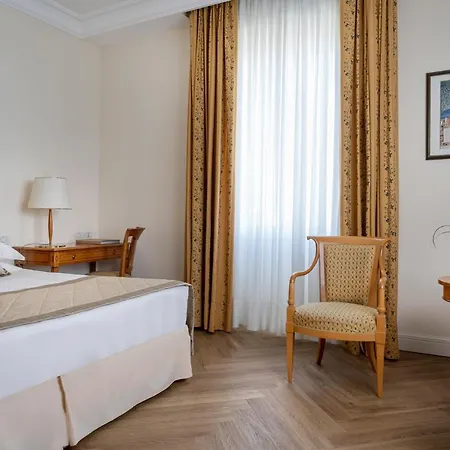 Отель Residenza Parco Fellini