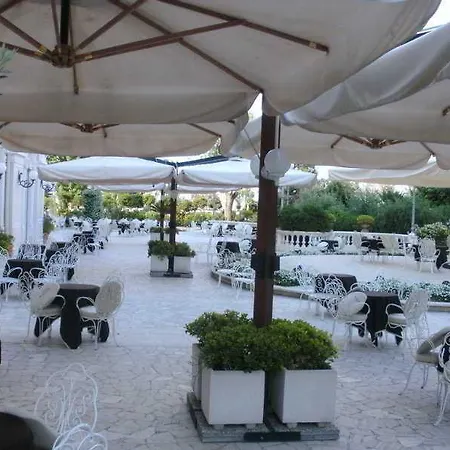 Отель Residenza Parco Fellini 4*