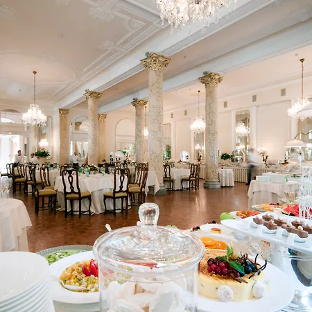 Отель Residenza Parco Fellini 4*