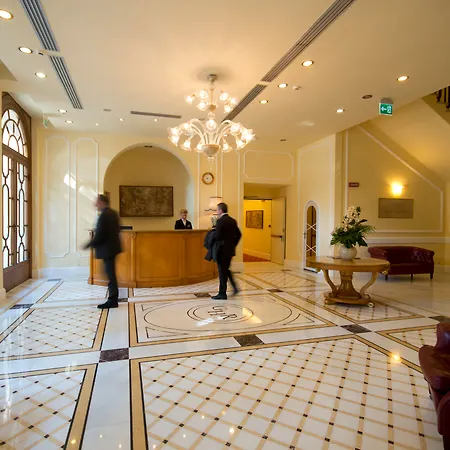 Residenza Parco Fellini Отель 4*