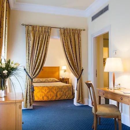 Отель Residenza Parco Fellini 4*