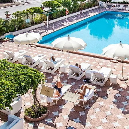 Residenza Parco Fellini 4* Римини
