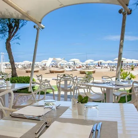 فندق Residenza Parco Fellini