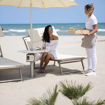 Otel Residenza Parco Fellini 4*