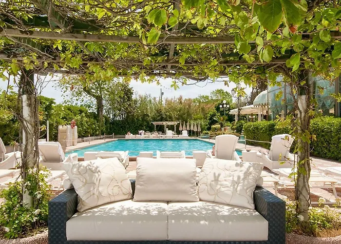 Hotel Residenza Parco Fellini 4*