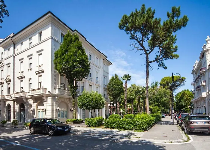 Hotel Residenza Parco Fellini 4*